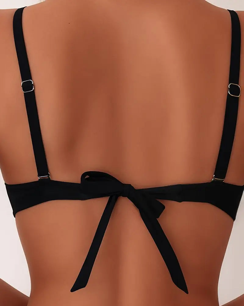 Moda Lusitana - Biquíni com Detalhe Trançado