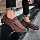 Sapatos de couro elegantes