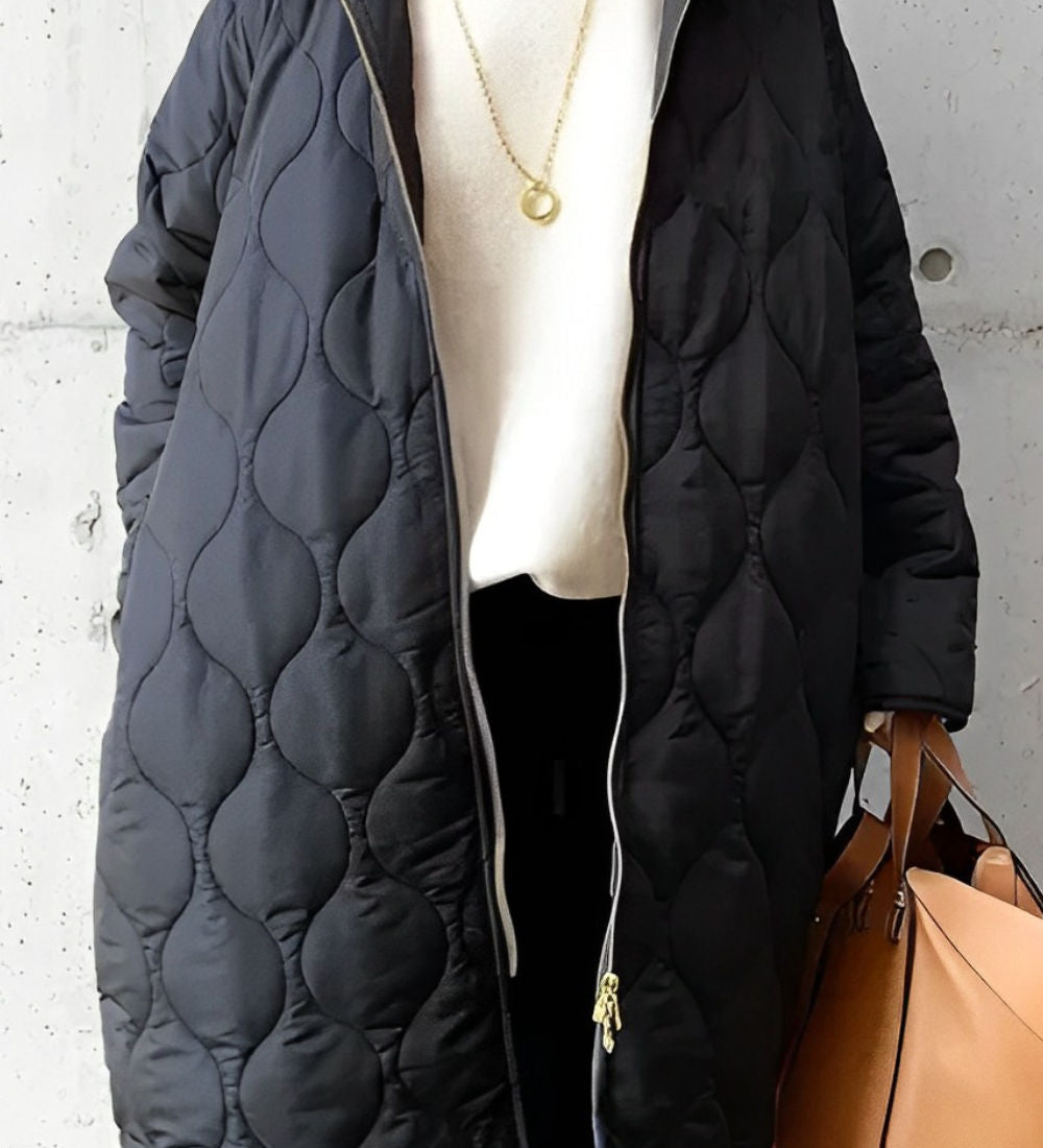 PRISCILLA™ | PARKA COM CAPUZ E DETALHES ATENCIOSOS