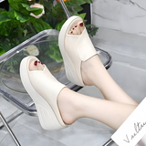 Xénia – sandália ortopédica minimalista e elegante