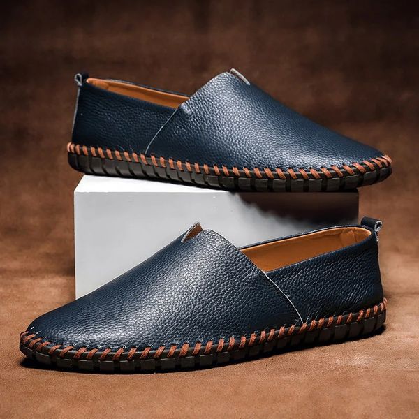 Mocassins de couro cosidos à mão