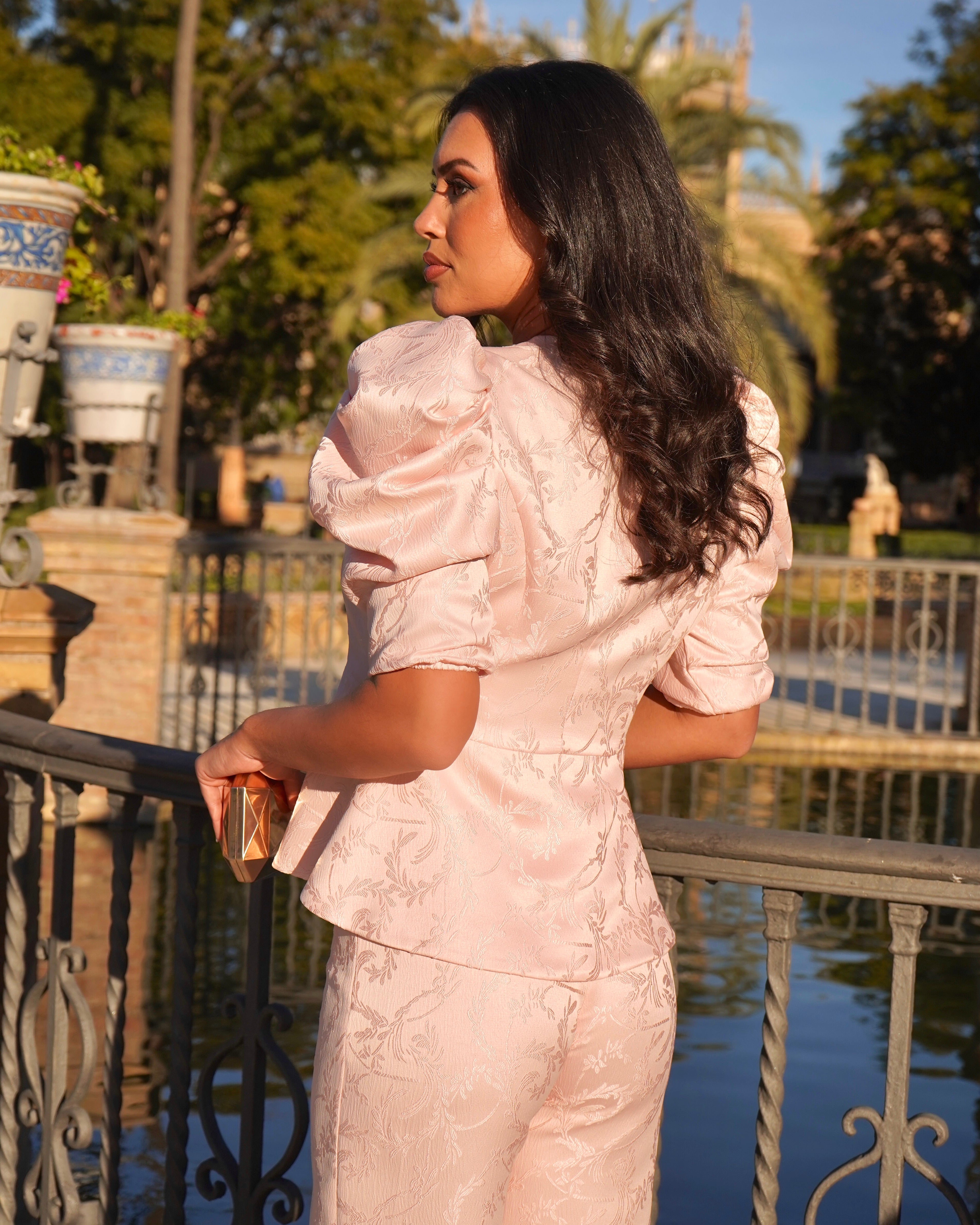 Moda Lusitana - Conjunto de Jacquard Elegante