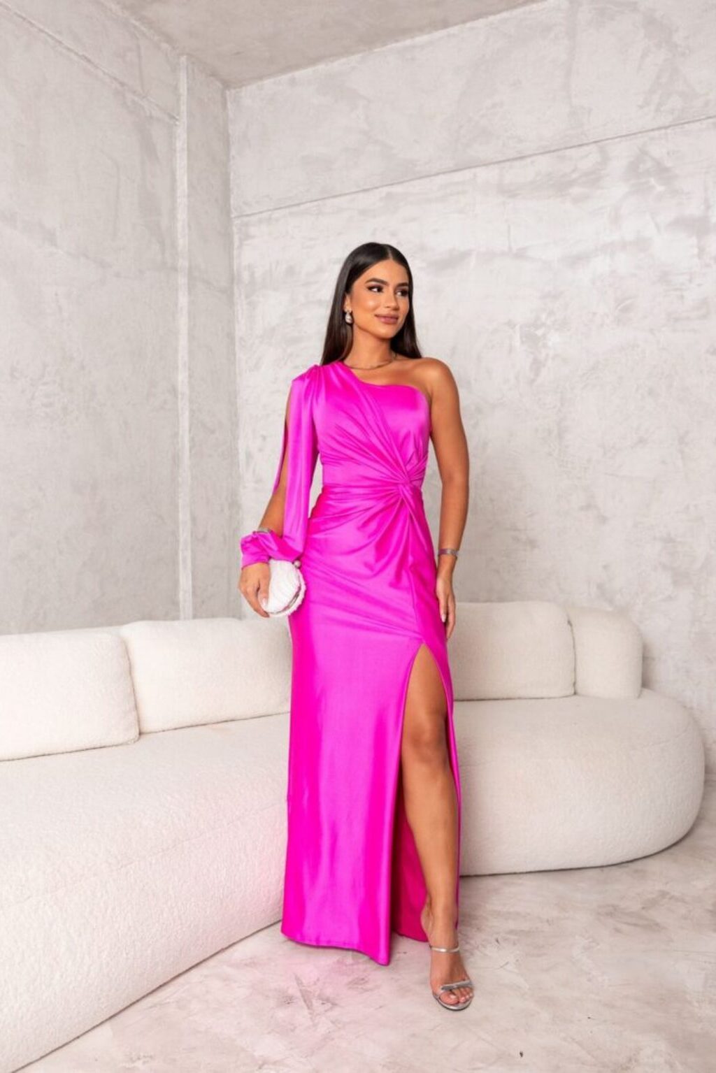 Vestido de Cetim com Fenda