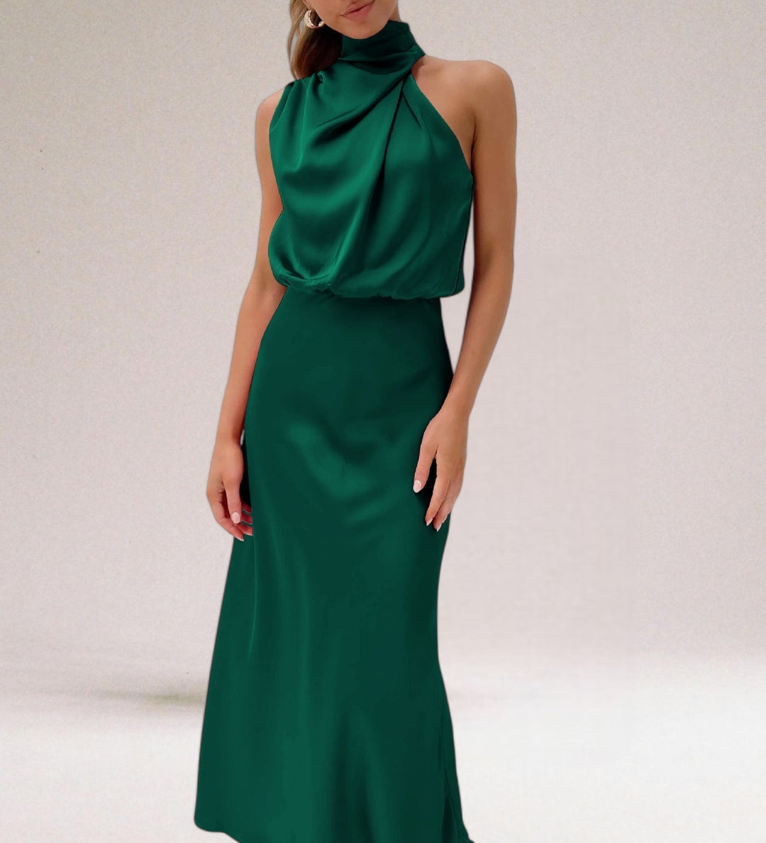 Flavia™ | Vestido Halter de Cetim Glamouroso