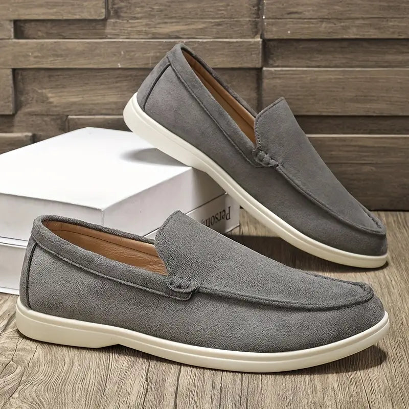 Mocassins elegantes em pele