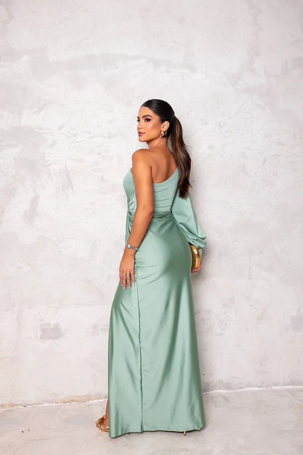 Vestido de Cetim com Fenda