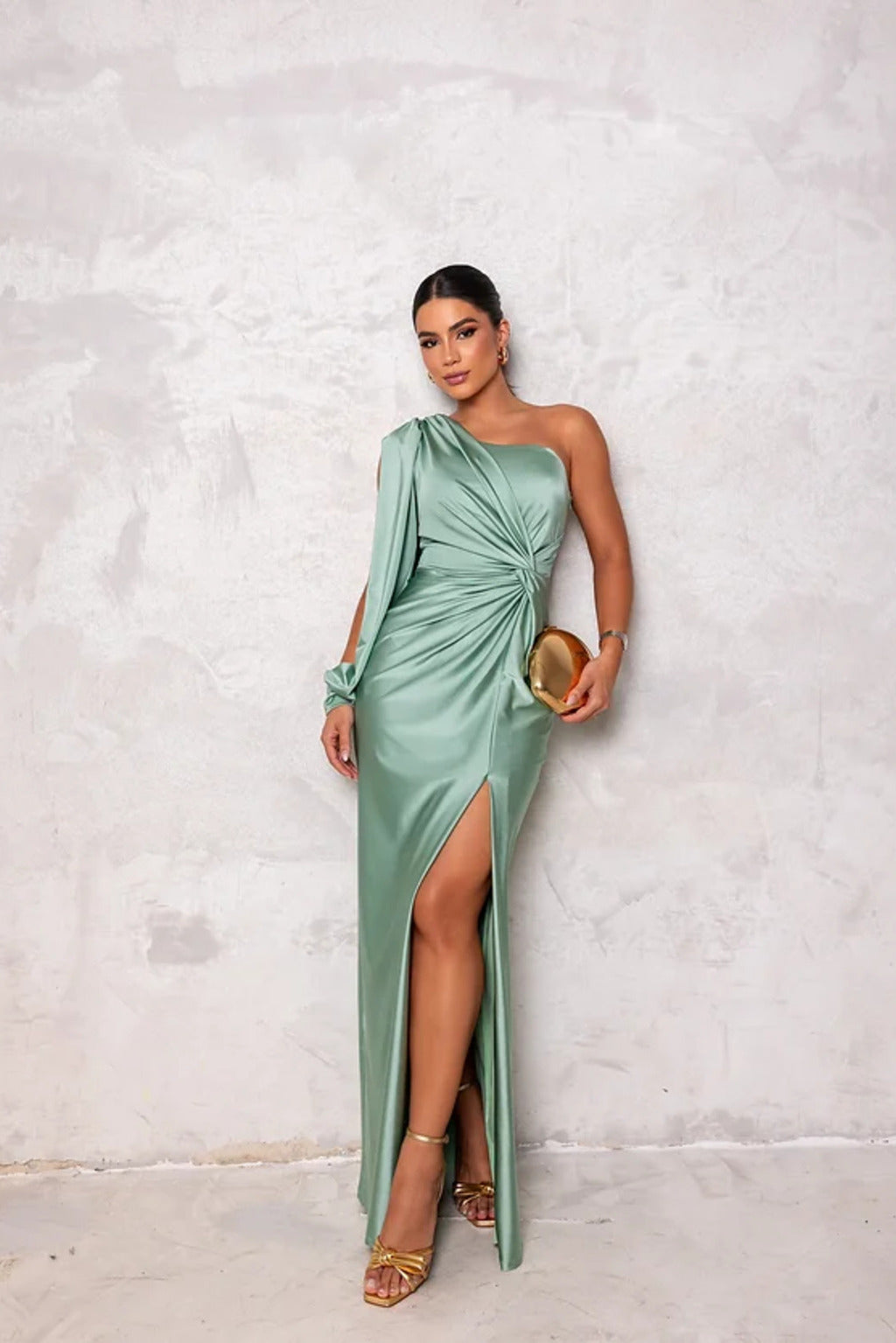 Vestido de Cetim com Fenda