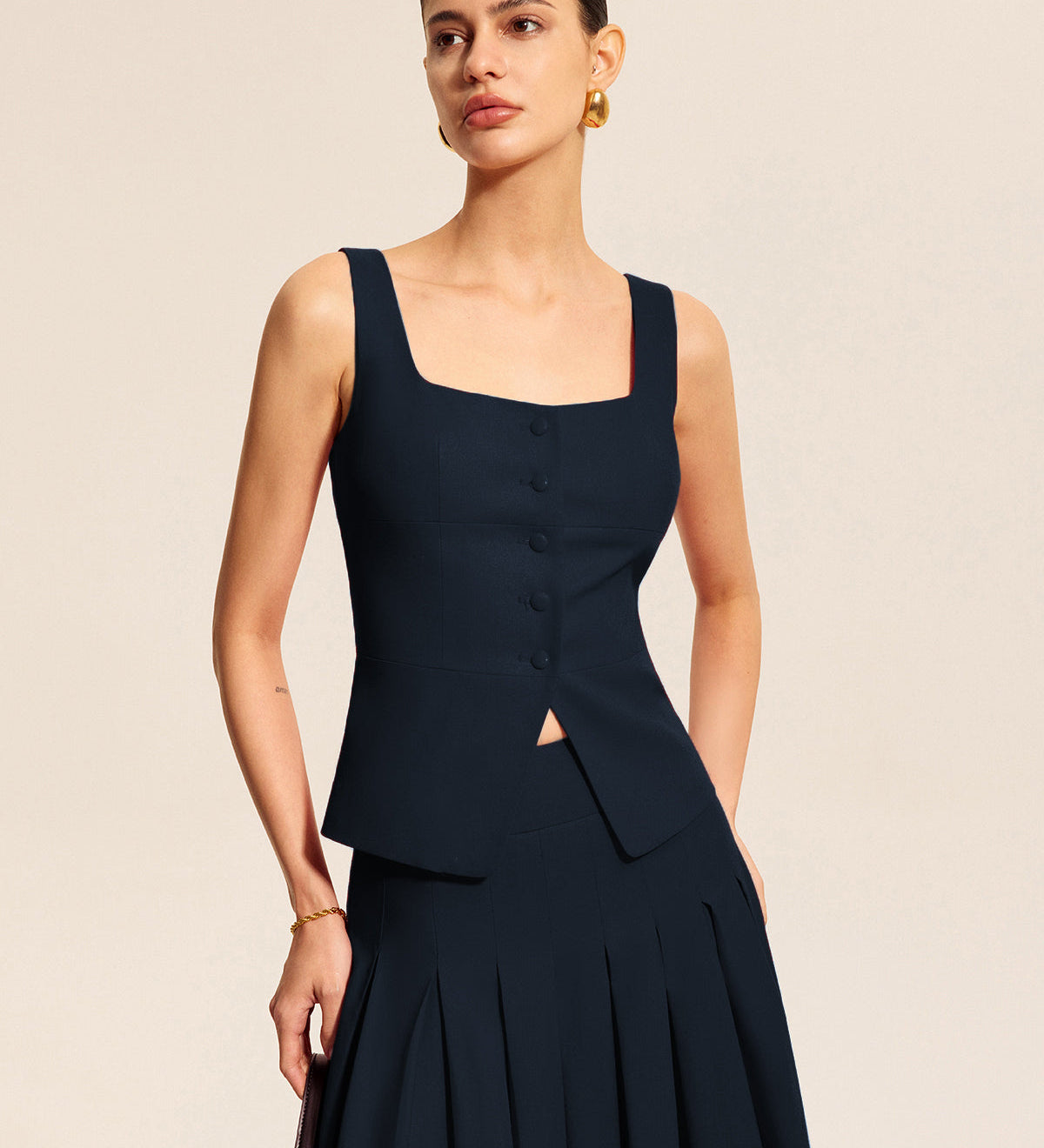 Moda Lusitana - Top de Colete com Detalhes Elegantes