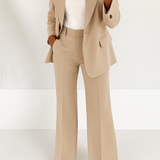Moda Lusitana - Conjunto Elegante com Corte Moderno