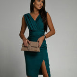 Fresia | Vestido justo com decote em V e fenda