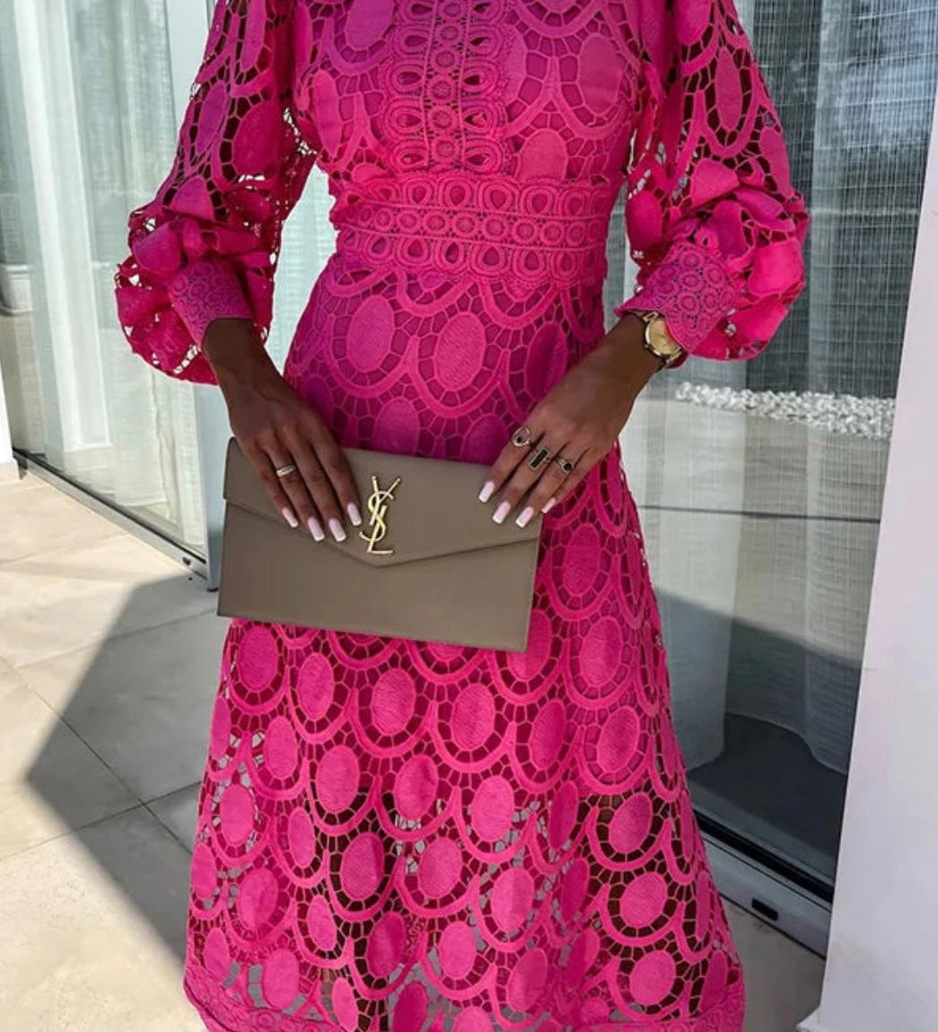 Rori - Vestido Midi Elegante com Detalhes em Renda