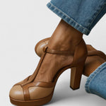 Moda Lusitana - Pumps Elegantes com Tira