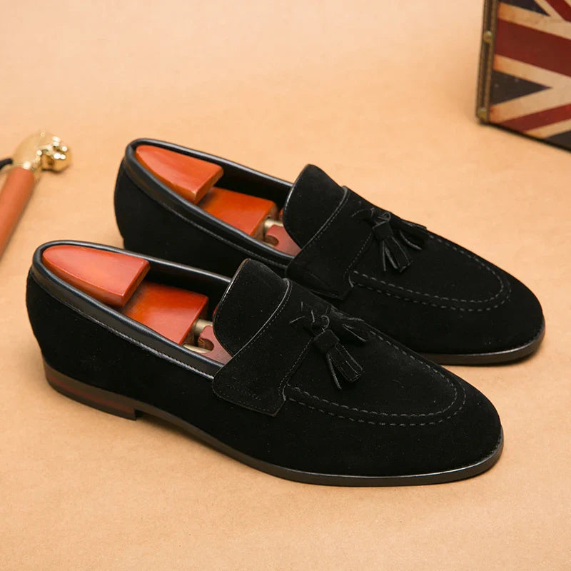 Mocassins elegantes com borla