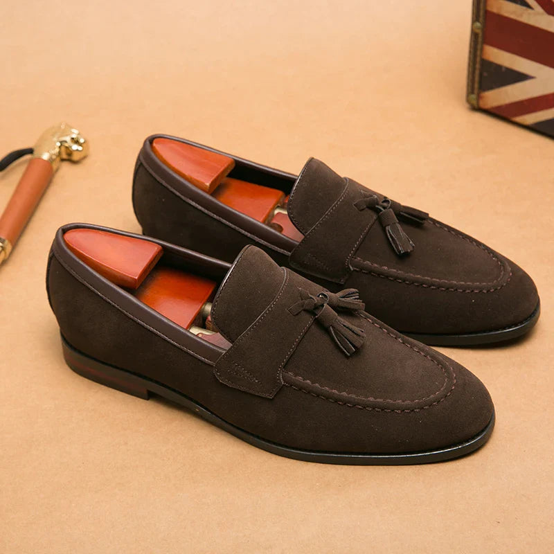 Mocassins elegantes com borla