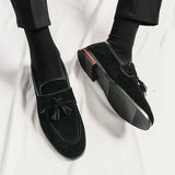 Mocassins elegantes com borla