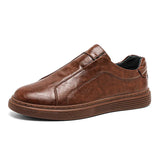 Sapatos clássicos de couro slip-on