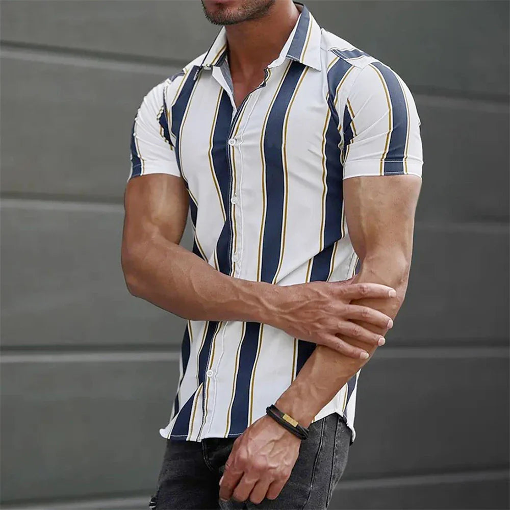 Camisa de verão de manga curta às riscas