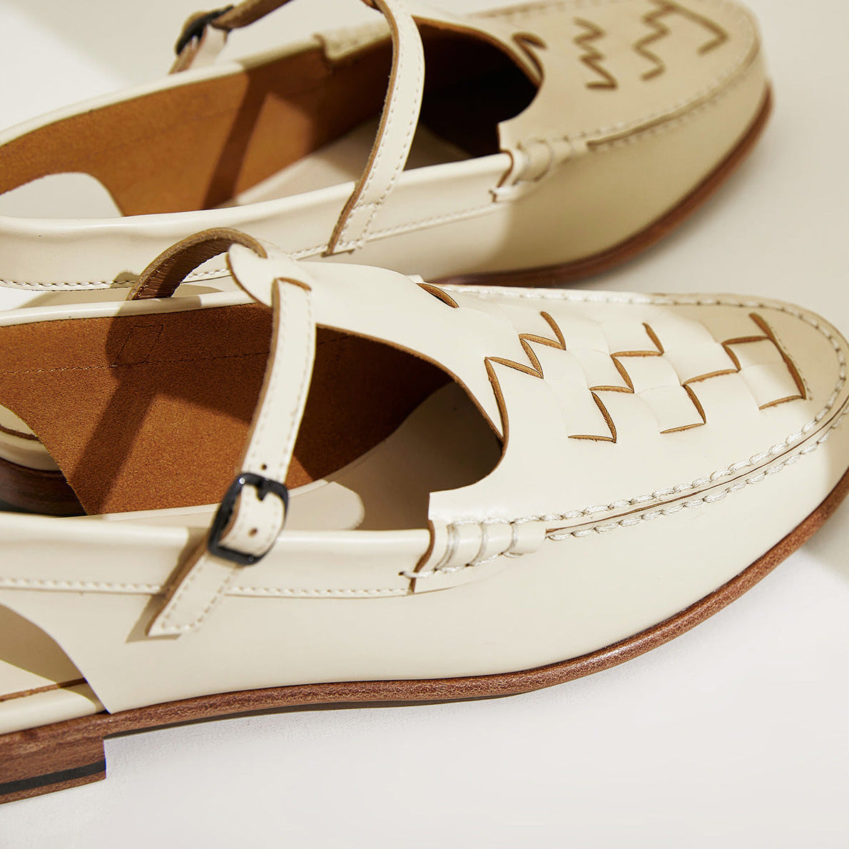Moda Lusitana - Sandálias Clássicas em Couro