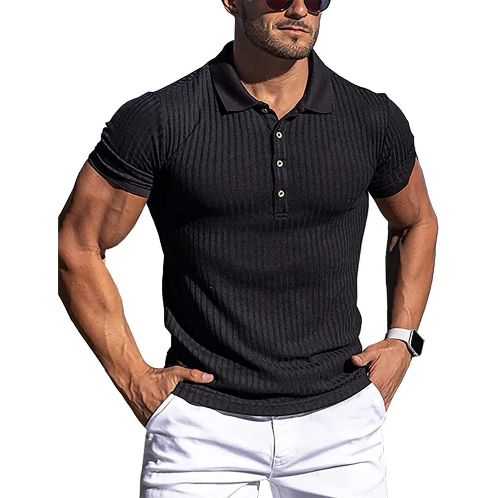 Camisa pólo com riscas elegantes