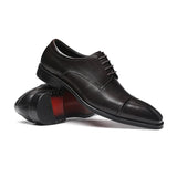 Sapatos de negócios chiques em pele