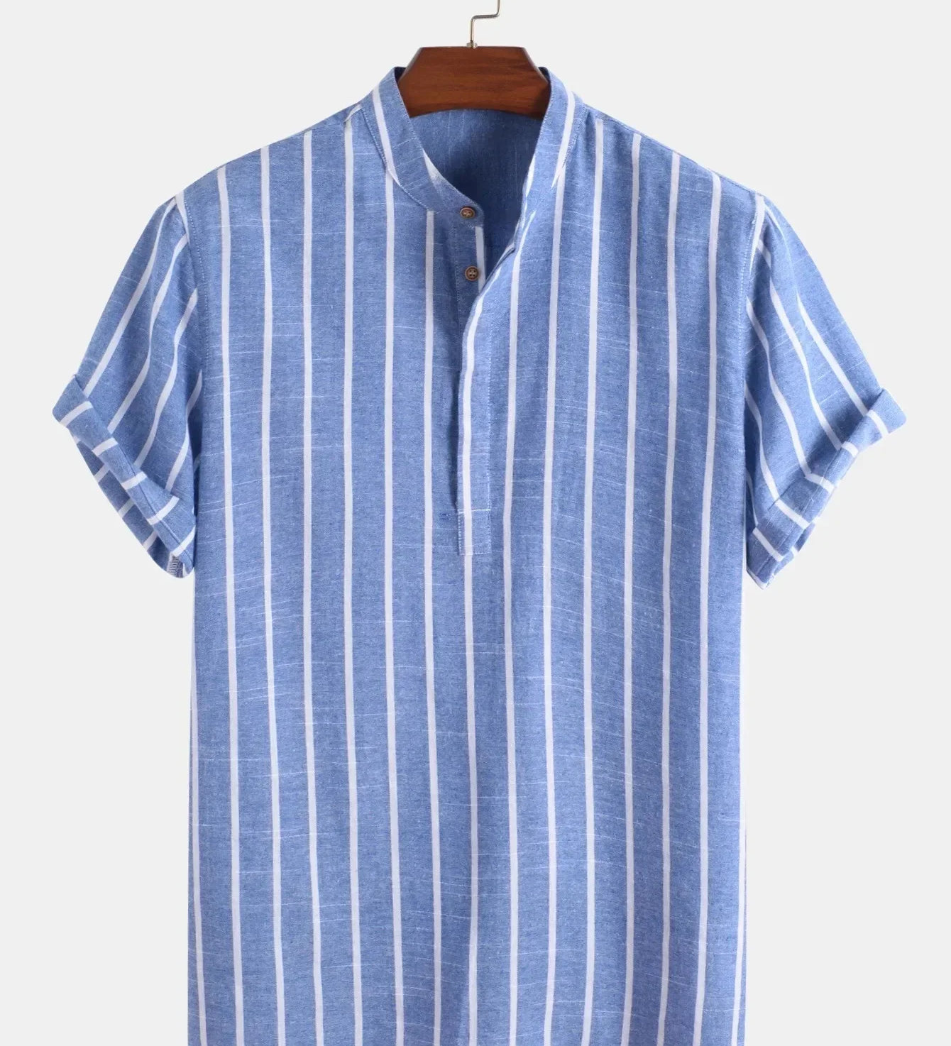 Camisa elegante de manga curta às riscas