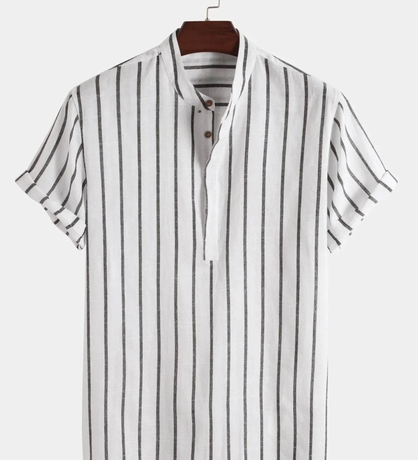 Camisa elegante de manga curta às riscas