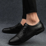 Sapatos elegantes em pele