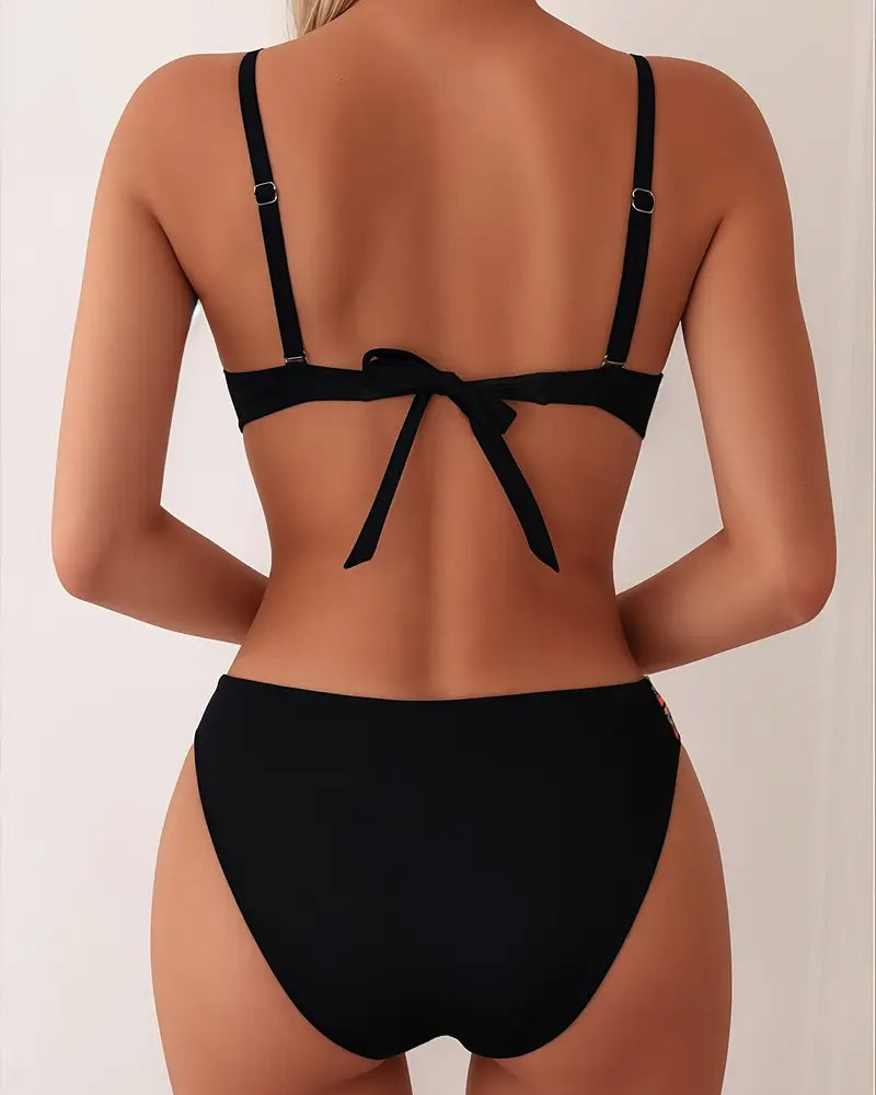 Moda Lusitana - Biquíni com Detalhe Trançado