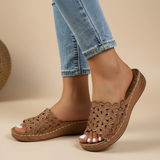 Emőke – sandália ergonómica com recorte floral
