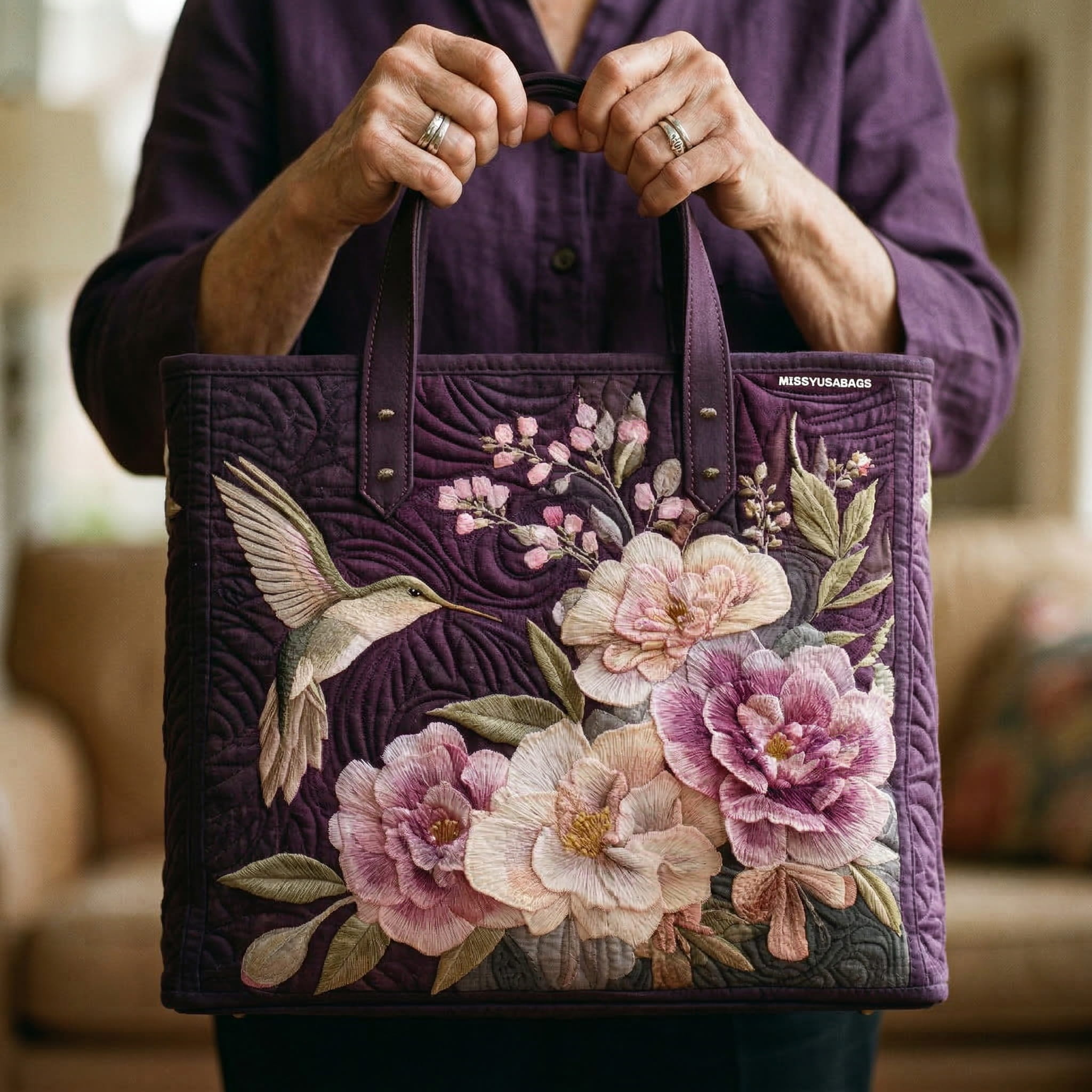 Moda Lusitana - Saco Tote Acolchoado com Bordado de Flores e Pássaros