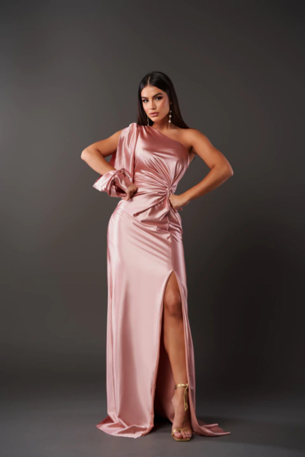 Vestido de Cetim com Fenda