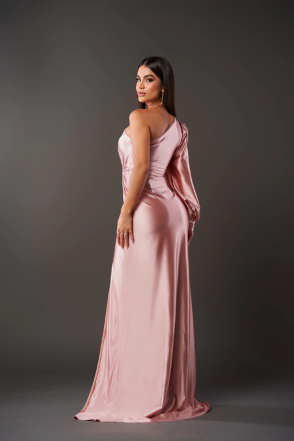 Vestido de Cetim com Fenda