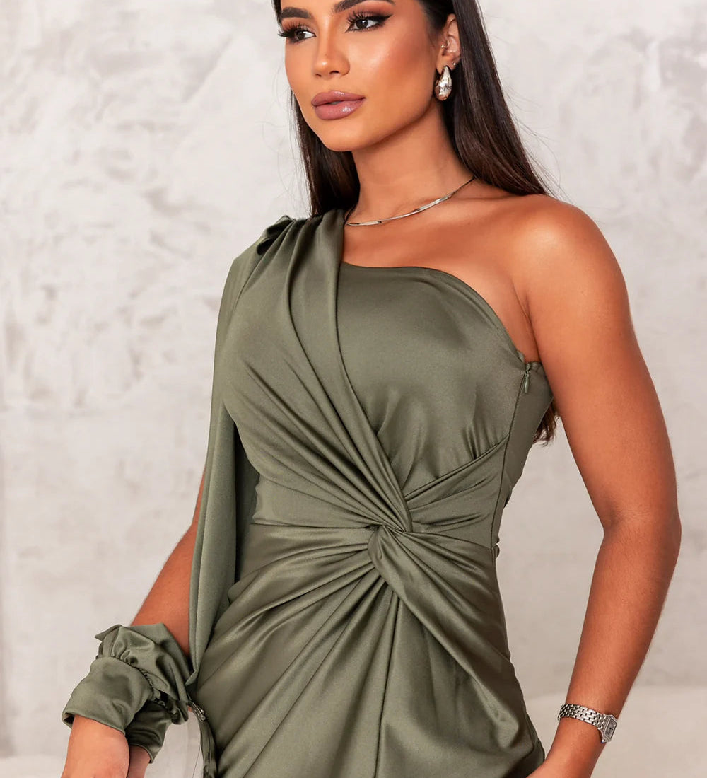 Vestido de Cetim com Fenda
