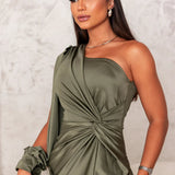 Vestido de Cetim com Fenda